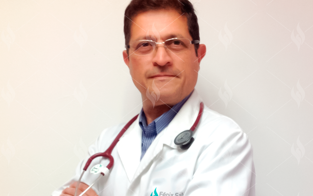 ERNESTO ARZOLA, Médico Internista