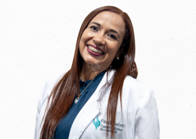 AMADA KARINA ESPAÑA, Pediatra puericultor e Infectólogo Pediatra